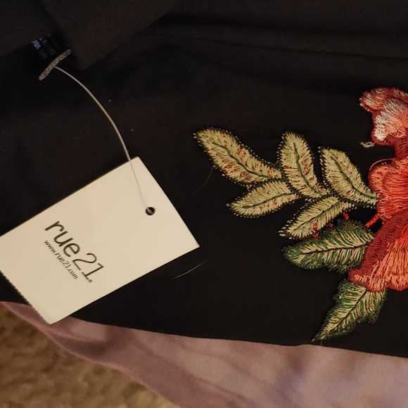 NWT RUE 21 BLACK PANTS WITH ROSE - Picture 8 of 8